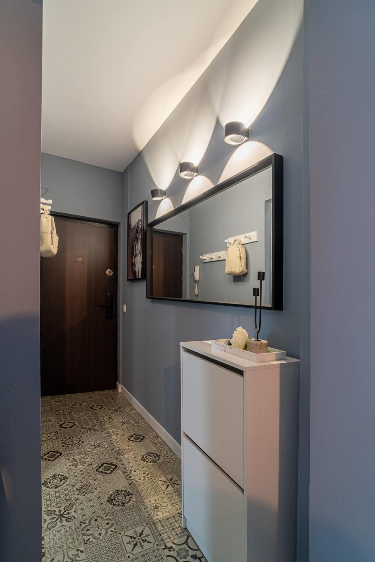 Chic Black & White 2Br Retreat On Dambovitei Bucharest Exterior photo