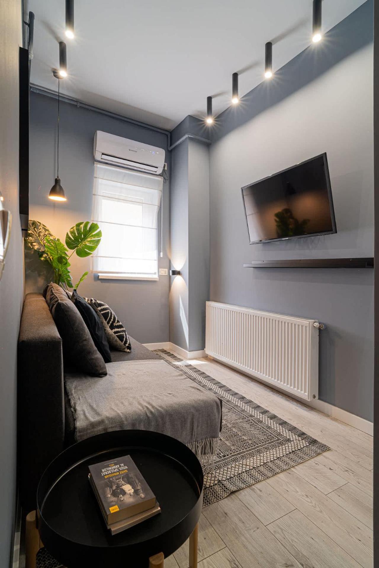 Chic Black & White 2Br Retreat On Dambovitei Bucharest Exterior photo